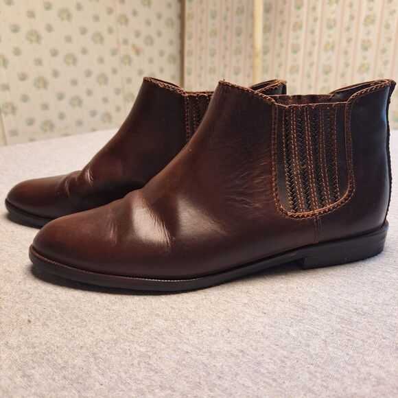 GH BASS & CO BROWN LEATHER ANKLE BOOTS WOMENS SIZE 7M PULL ON MINIMALIST DAILY - Picture 1 of 11